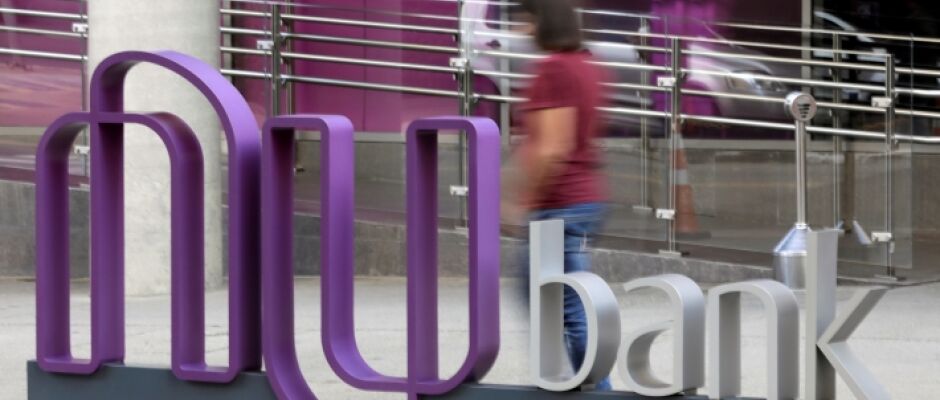 Nubank integra sistema de pagamento direto à Amazon com parcelamento e limite extra