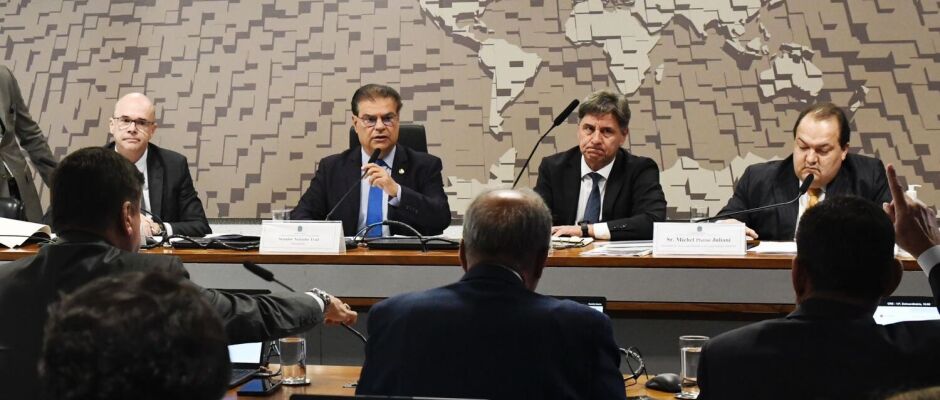 Senado aprova missão aos EUA para tratar tarifa de Trump