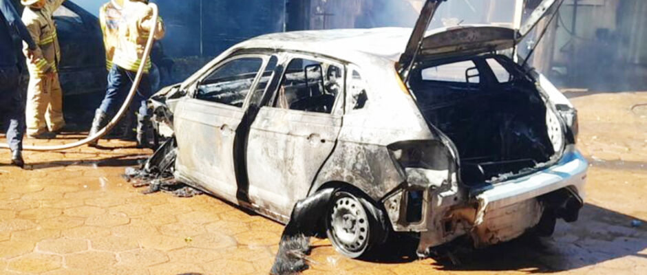 Duas pessoas são mortas e veículos incendiados em ataque na fronteira de MS