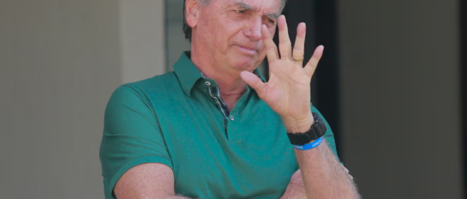 Maioria dos brasileiros considera exagerada pena de 27 anos imposta a Bolsonaro, diz pesquisa