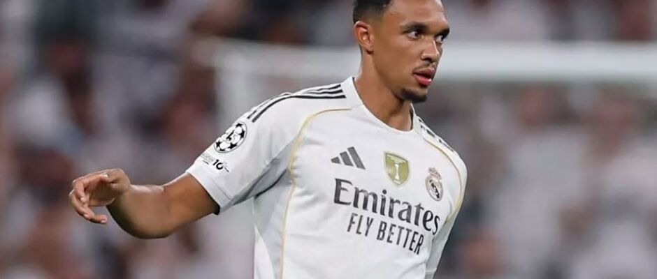 AlexanderArnold pode ficar até seis semanas afastado após lesão muscular