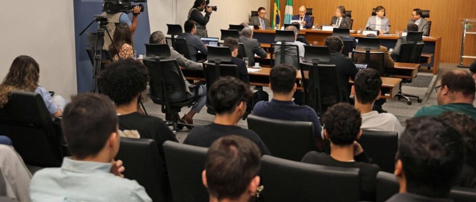 CCJR aprova sete projetos e rejeita proposta sobre energia na reunião desta quartafeira