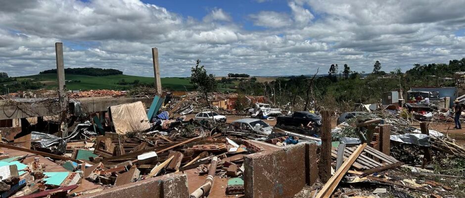 Rio Bonito do Iguaçu prioriza materiais de construção para reconstrução após tornado