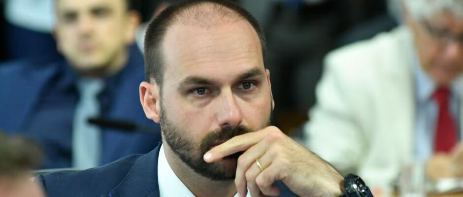Mauro Mendes chama Eduardo Bolsonaro de 'louco' e diz que ele 'fala bobagem dos EUA'