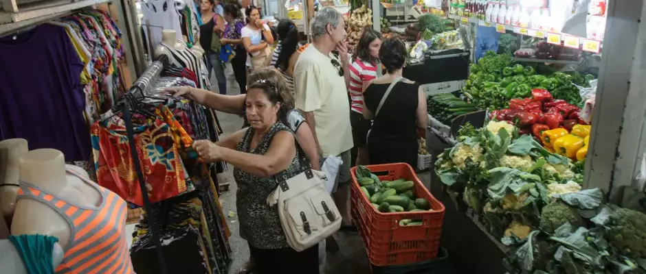 Inflação para famílias de baixa renda recua para 0,03% em outubro, diz IBGE