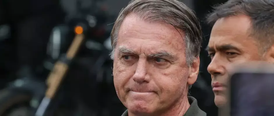 Bolsonaro é diagnosticado com duas hérnias e deve passar por cirurgia, diz defesa