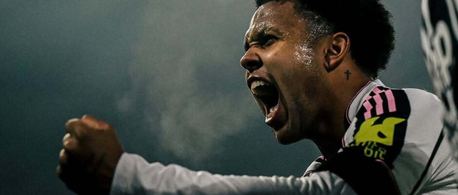 Juventus derrota o Pisa por 2 a 0, com um gol contra, e se aproxima do topo no Italiano