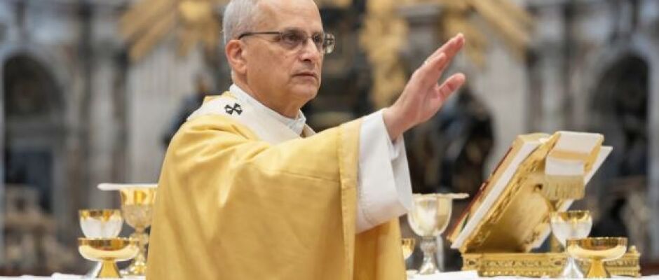 Papa Leão XIV prega acolhimento de pobres, crianças e imigrantes em Missa do Galo no Vaticano