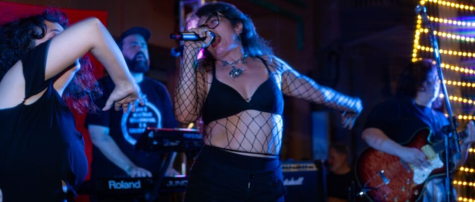 Vinte anos de som e história: Dimitri Pellz comemora trajetória com show emocionante