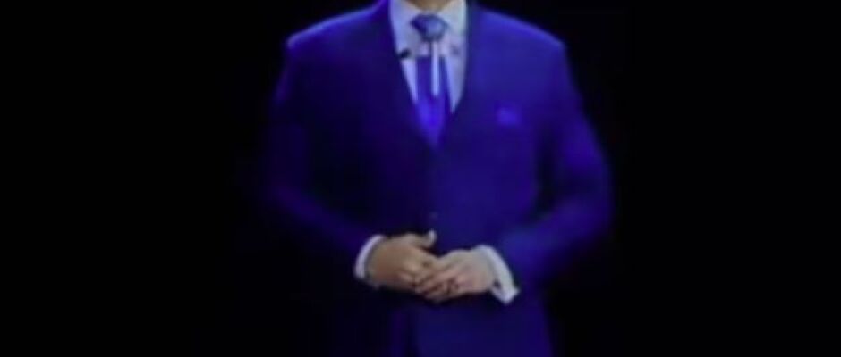 Silvio Santos feito por IA 'discursa' na inauguração do SBT News