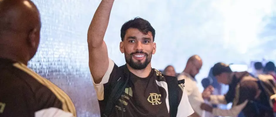 Com festa da torcida, Flamengo desembarca em Brasília para decisão da Supercopa