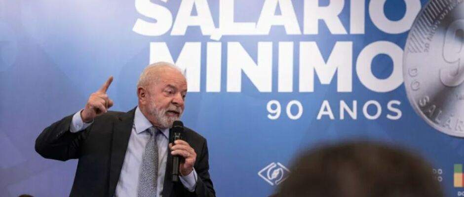 Lula diz que salário mínimo é baixo e defende mobilização por novos reajustes