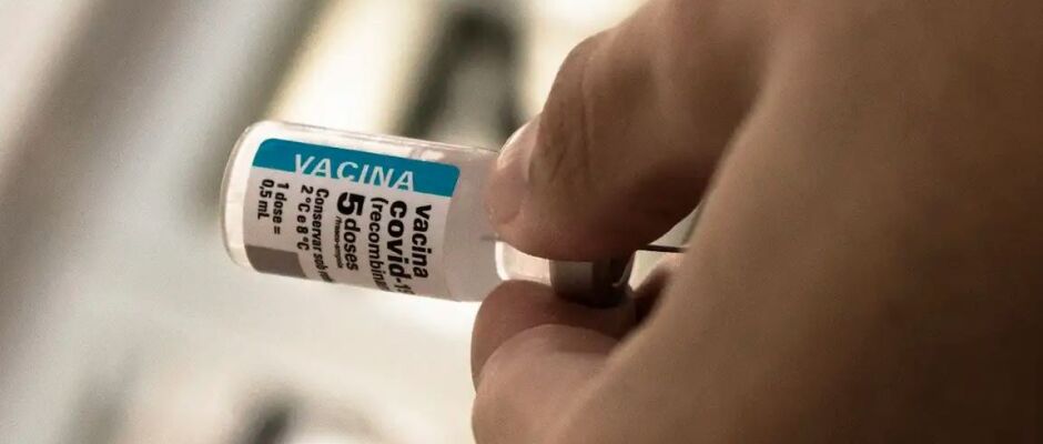 Cinco anos após início da vacinação, covid segue matando e baixa cobertura preocupa