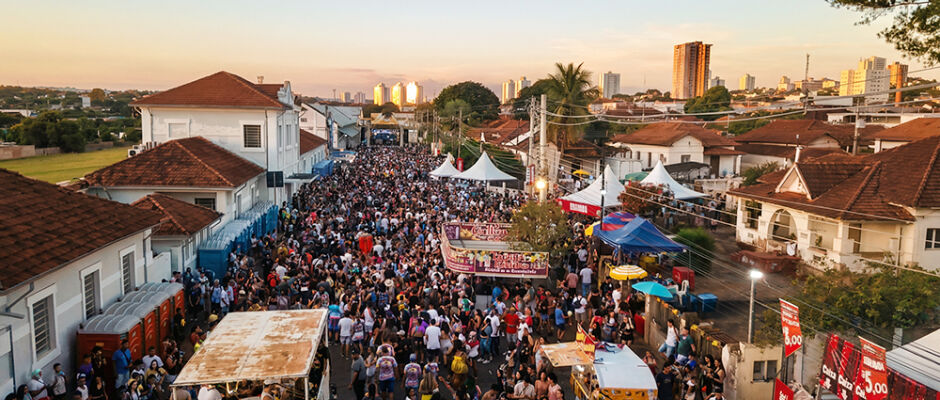 Prefeitura fecha parceria com companhia para blocos de rua do Carnaval 2026