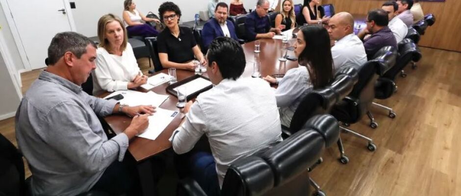 Segov assina contrato de gestão 2026 com 14 projetos e foco em governo digital