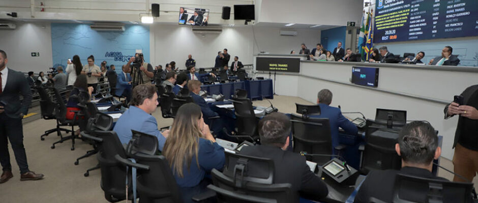 Câmara retoma sessões com projetos sobre multas de trânsito e transparência