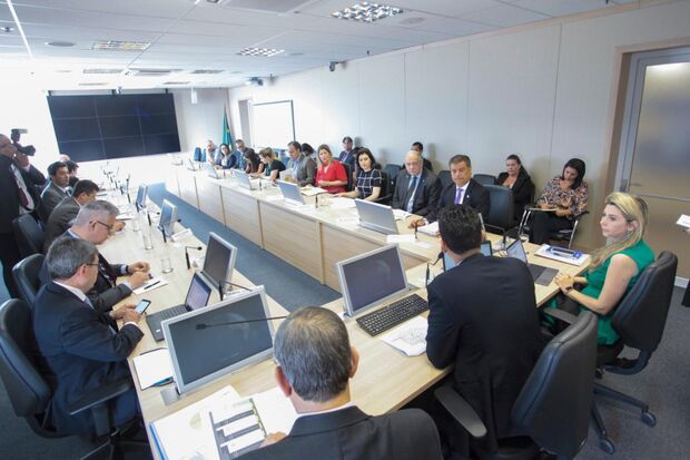 As senadoras Simone Tebet e Soraya Thronicke  e o deputado federal Dr. Luiz Ovando participaram da reunião, que também contou com a presença de representantes de outros deputados federais do estado