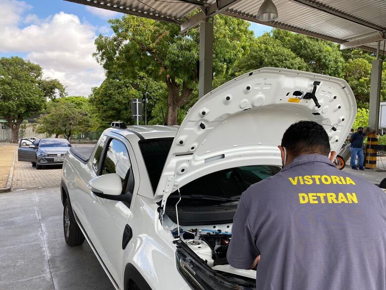 Sentença proíbe o uso do pátio do Detran por empresas particulares para