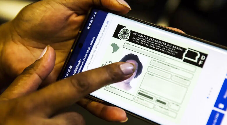 Renovao automática da CNH beneficia 323 mil motoristas e evita gasto de R$ 226 milhões