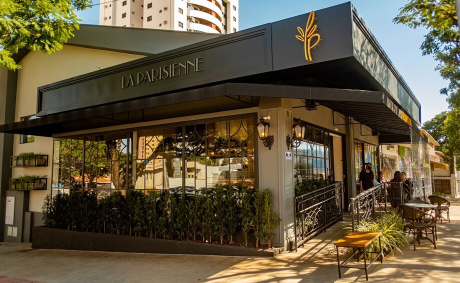 Fachada da confeitaria francesa La Parisienne, em Campo Grande; casa oferece croissants, folhados e clássicos da pâtisserie europeia.