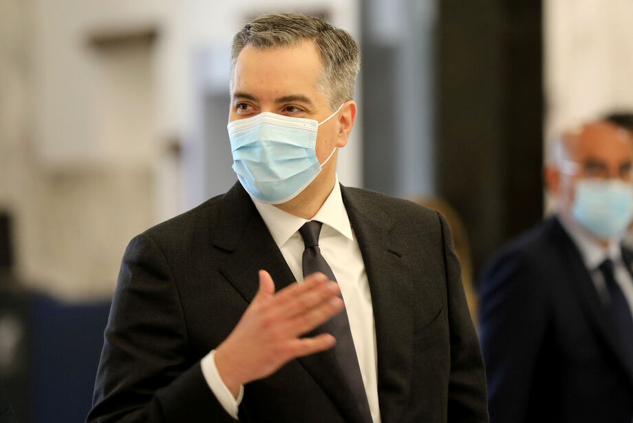 Os dois grupos também insistiram em nomear os ministros xiitas no novo gabinete e se opuseram à maneira como Adib estava formando o governo, sem consultá-los.