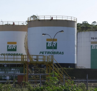 Gasolina é reajustada em 5% e o diesel automotivo em 3%