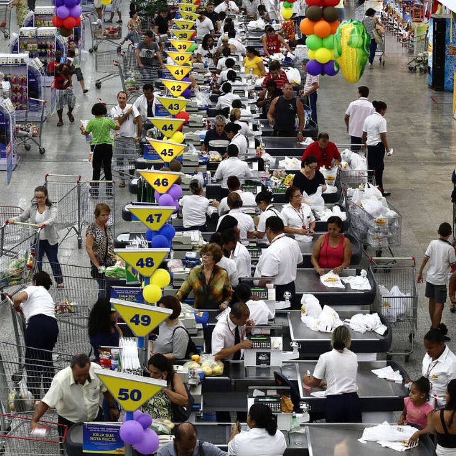 Confiança dos setores de comércio e serviços sobe em dezembro