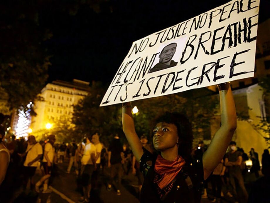 Manifestantes protestam nas imediações da Casa Branca, em Washington