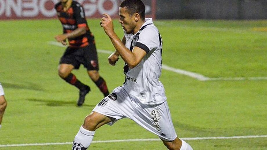 João Paulo, meia da Ponte Preta