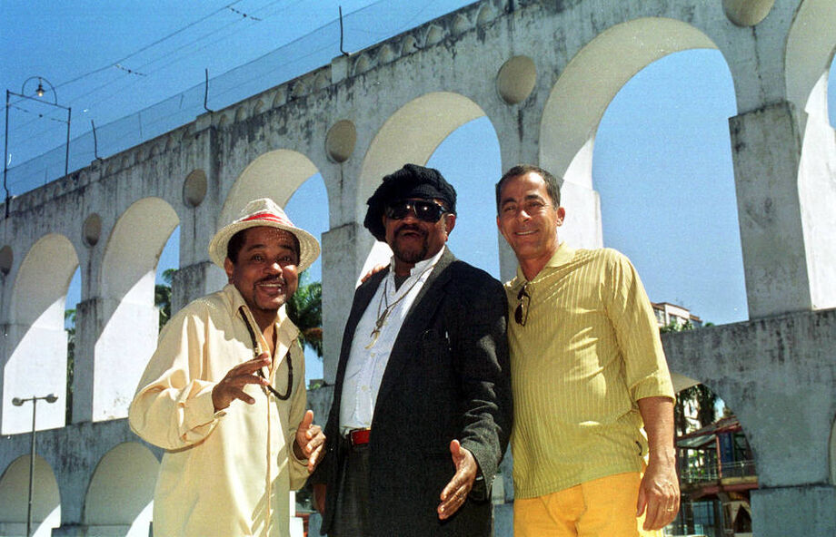 Gerson King ao centro, com Carlos da Fe (esq.) e Hyldon, em 2003