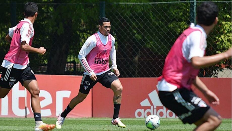 Após ficar fora do jogo da Libertadores por causa de suspensão, Luciano volta contra o Inter