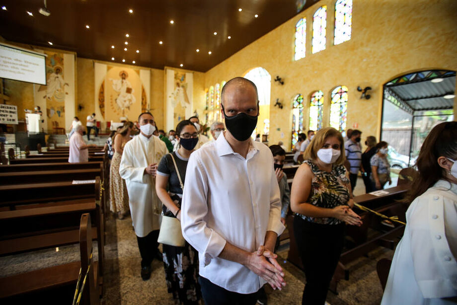 Bruno Covas (PSDB) foi a uma missa na paróquia Nossa Senhora da Conceição, no bairro Vila Suzana, na zona sul