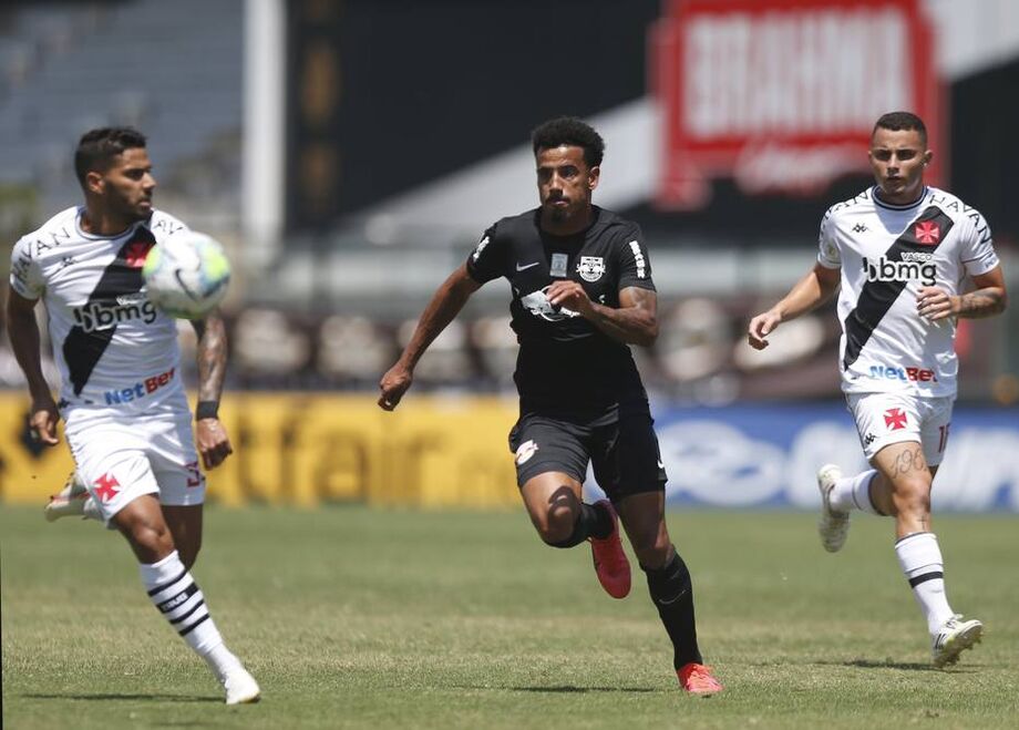 Em bom jogo e sob forte calor, Vasco e Bragantino empatam em São Januário