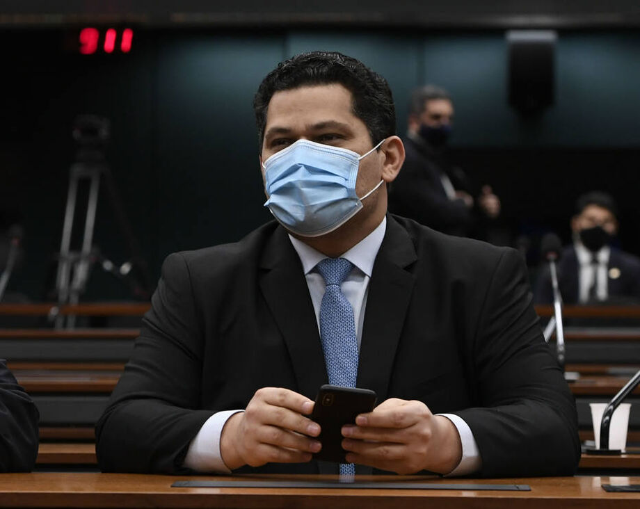 Alcolumbre articulou com o governo o cancelamento da sessão desta quarta