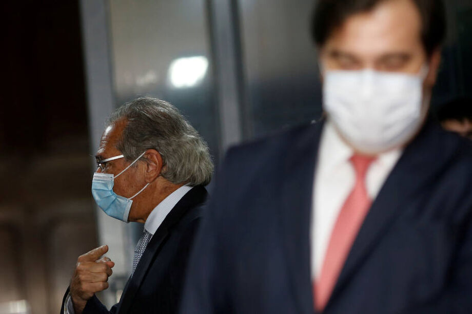 Paulo Guedes e Rodrigo Maia trocaram críticas nesta quarta