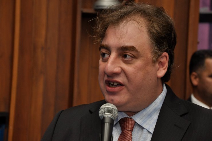 Neno Razuk é o autor da matéria que beneficia os alunos da rede estadual de ensino
