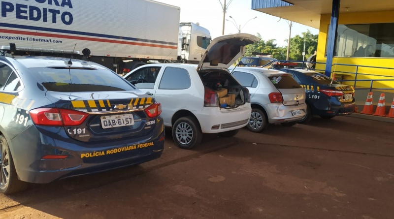 A Polícia Rodoviária Federal prendeu hoje (26) cinco pessoas por transportar mais de 270 kg de droga em Rio Brilhante