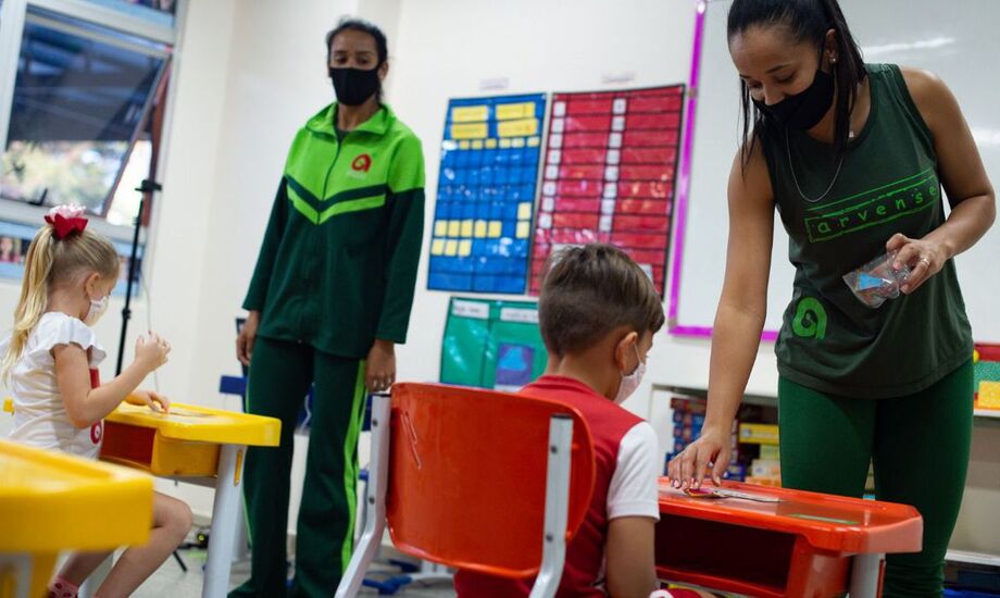 De acordo com a professora Yeda Duarte, mais de 20% dos idosos da cidade de São Paulo moram em casas com jovens em idade escolar