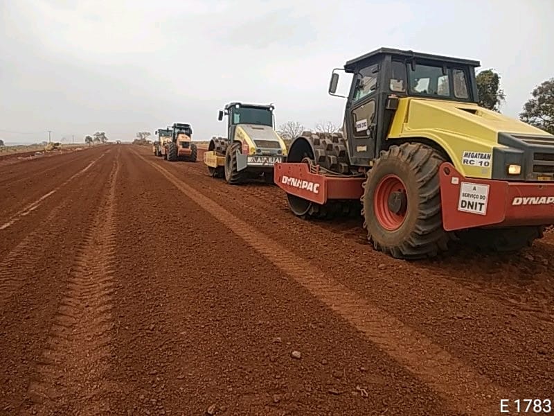 Pavimentação da BR-419, importante ligação entre as regiões norte e sudoeste do Estado.