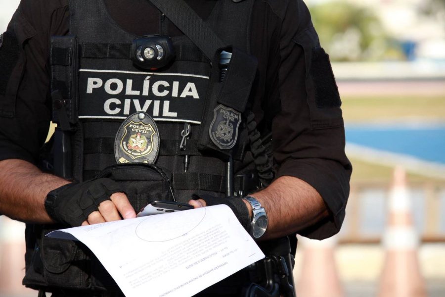 Esses termo eram firmados a partir de licitações fraudadas ou superfaturadas.