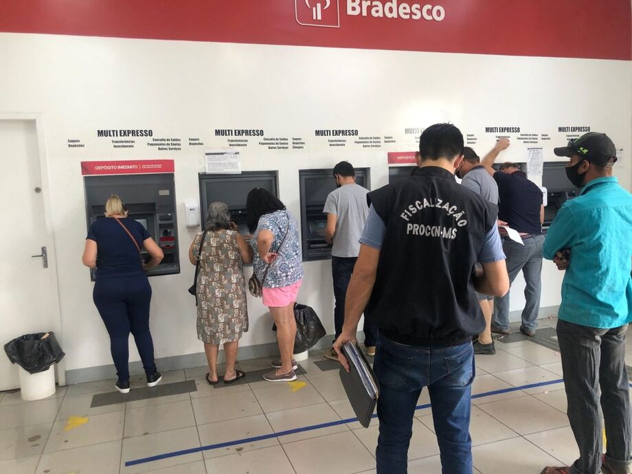 Mau atendimento e tempo de espera foram algumas uma das reclamações dos usuários