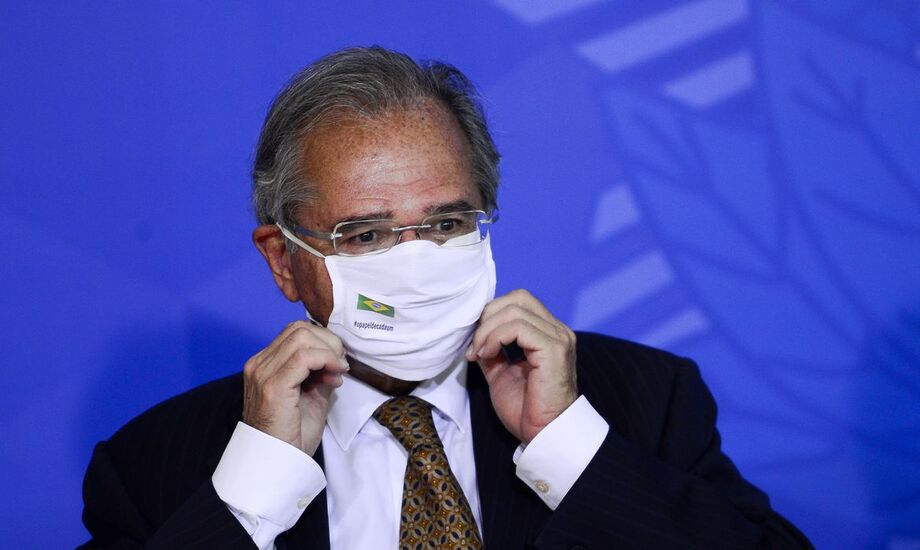 Guedes diz que Brasil volta aos trilhos com criação de empregos