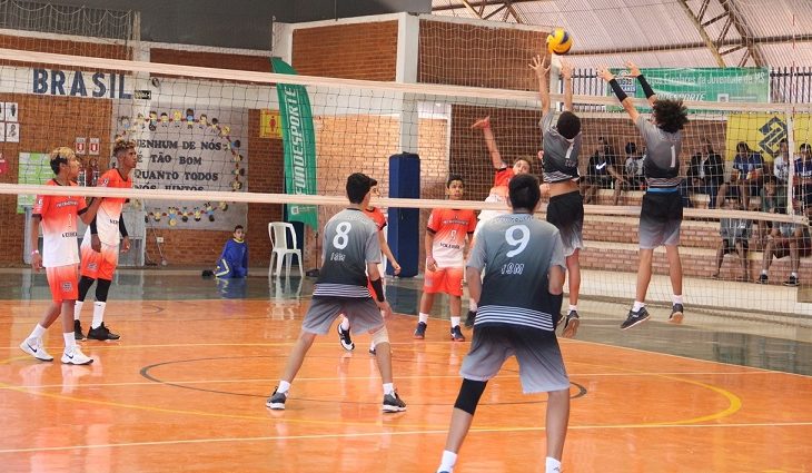 Dentre os assuntos, será abordada a iniciação do voleibol na escola e suas metodologias de ensino-aprendizagem