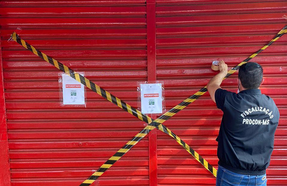 Dentre as irregularidades, estão a não existência do número mínimo de veículos e instrutores