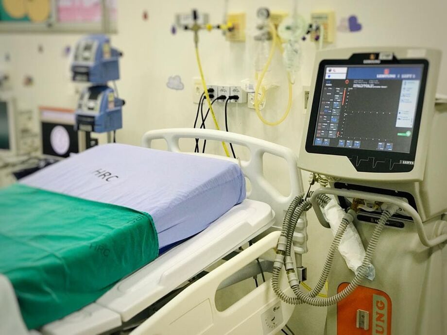 Em isolamento domiciliar 4.052 pessoas se recuperam da doença e 322 pessoas estão internadas, sendo que 161 estão em leitos clínicos e 166 em leitos de UTI