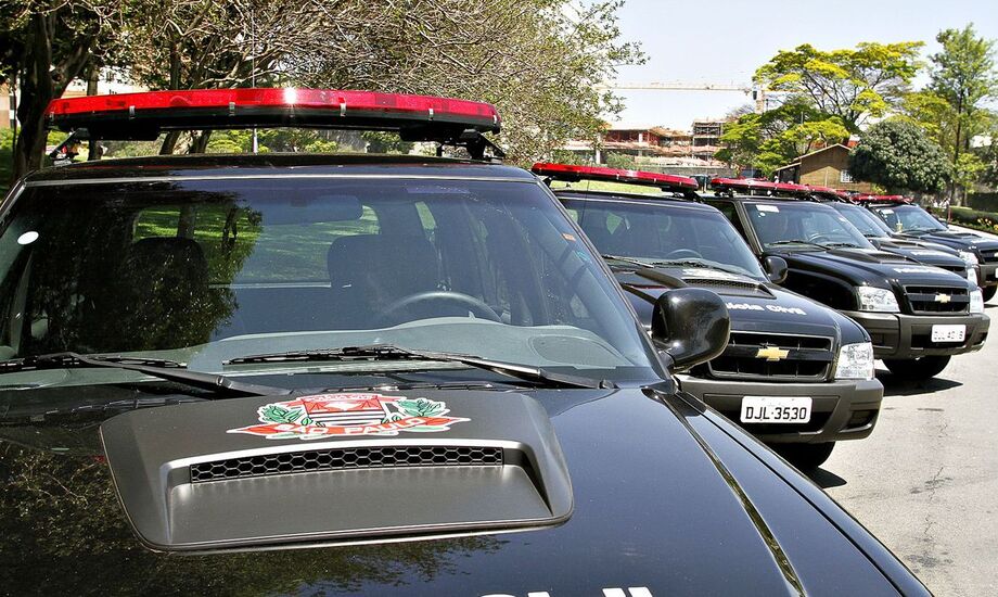 A ação tem apoio do Departamento de Operações Policiais Estratégicas e de equipes da Guarda Civil Metropolitana.