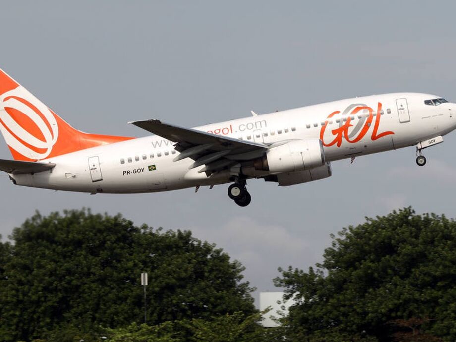 Avião da companhia Gol decola no Aeroporto Santos Dumont