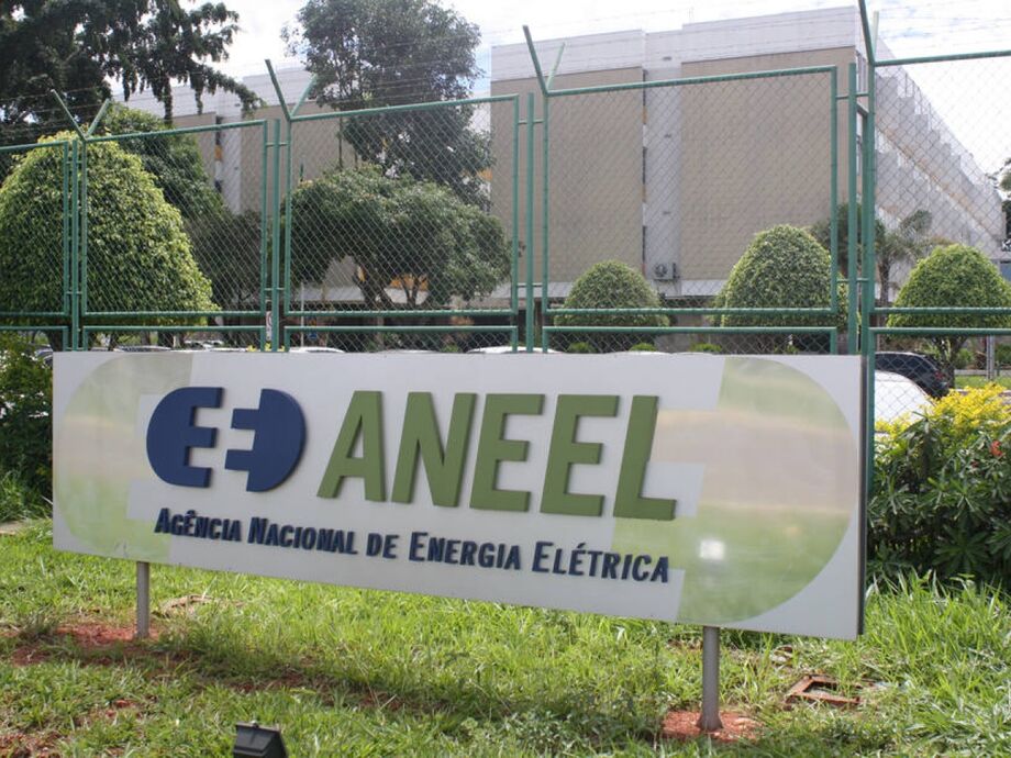 Aneel começa discutir tratamento regulatório para usinas híbridas