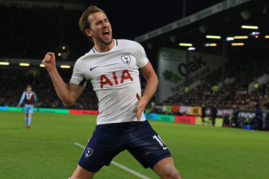 Harry Kane escorou de cabeça na primeira trave e Son completou, também de cabeça, para as redes
