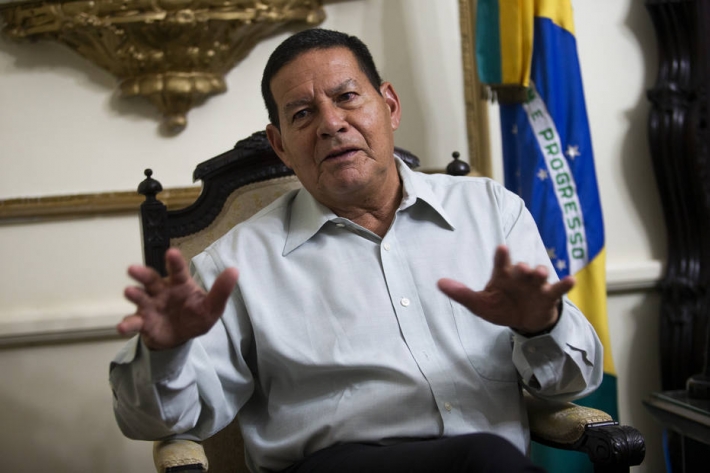 Mourão diz que posição do governo não é por uma Constituinte